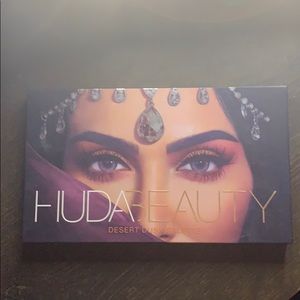 Huda Beauty Desert Dusk Palette